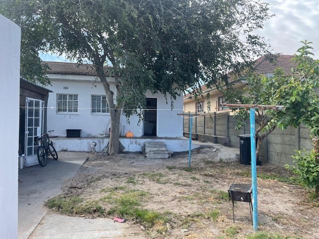 4 Bedroom Property for Sale in Avondale Western Cape